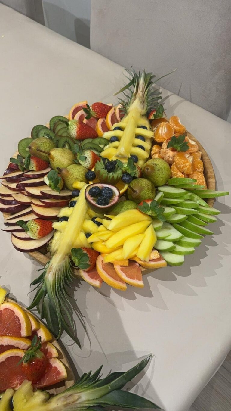Corbeille de fruits sculptée