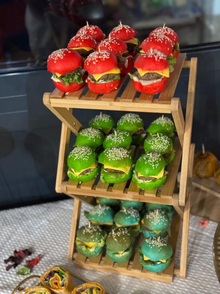 Mini burgers colorés