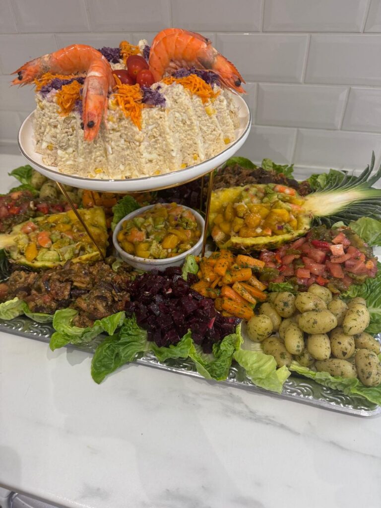Salade aux crevettes en pièce montée
